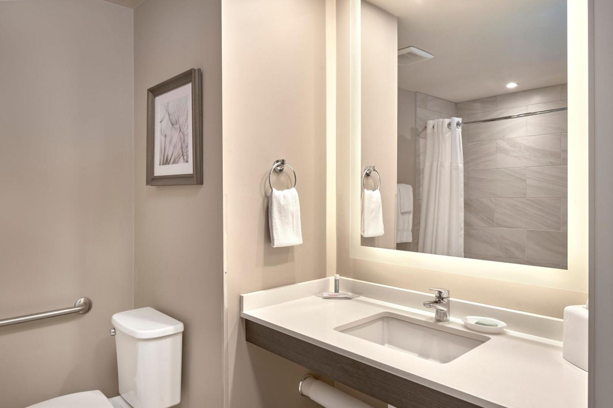 Fairfield Inn & Suites By Marriott Еърдри Екстериор снимка