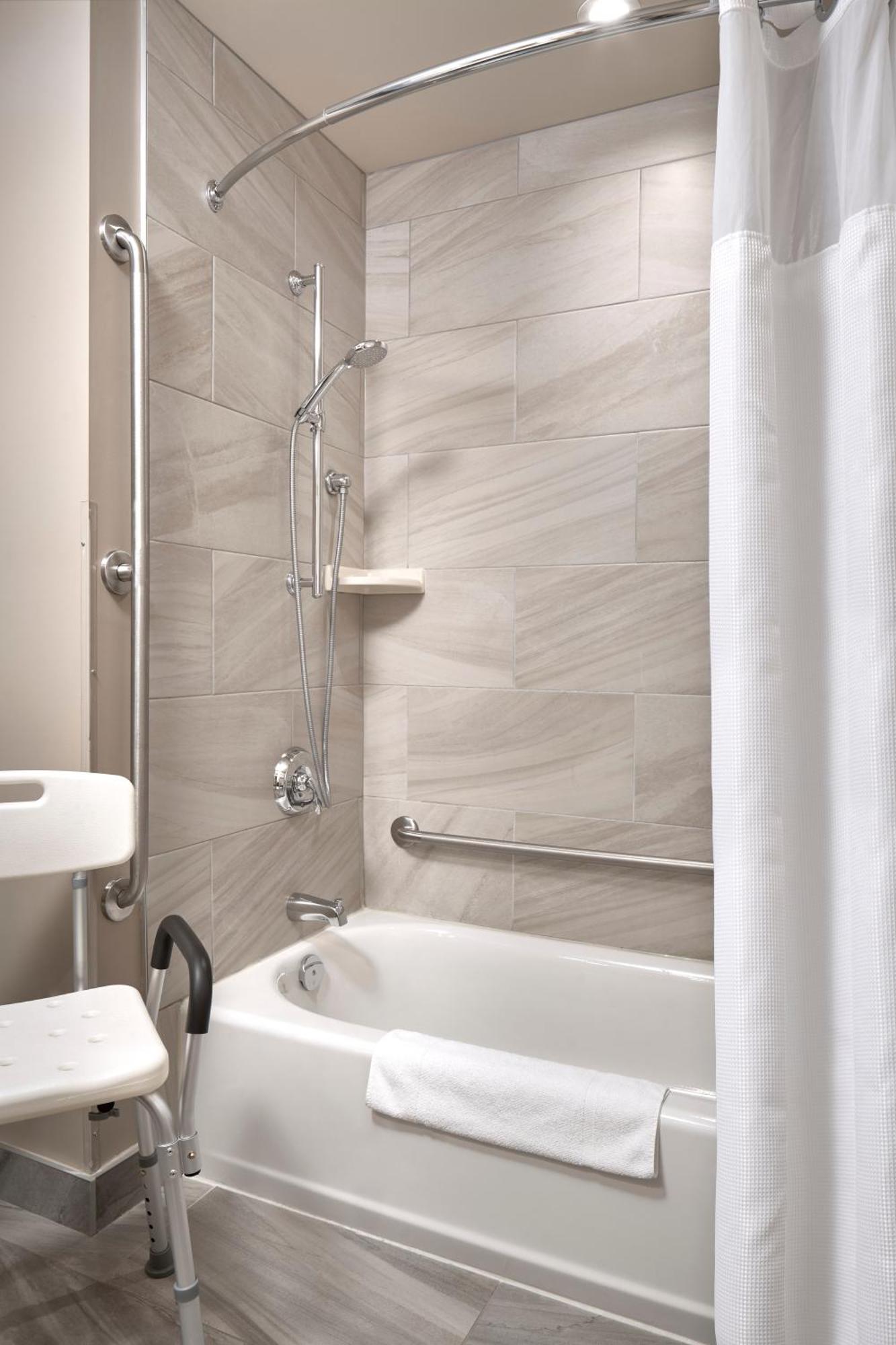 Fairfield Inn & Suites By Marriott Еърдри Екстериор снимка