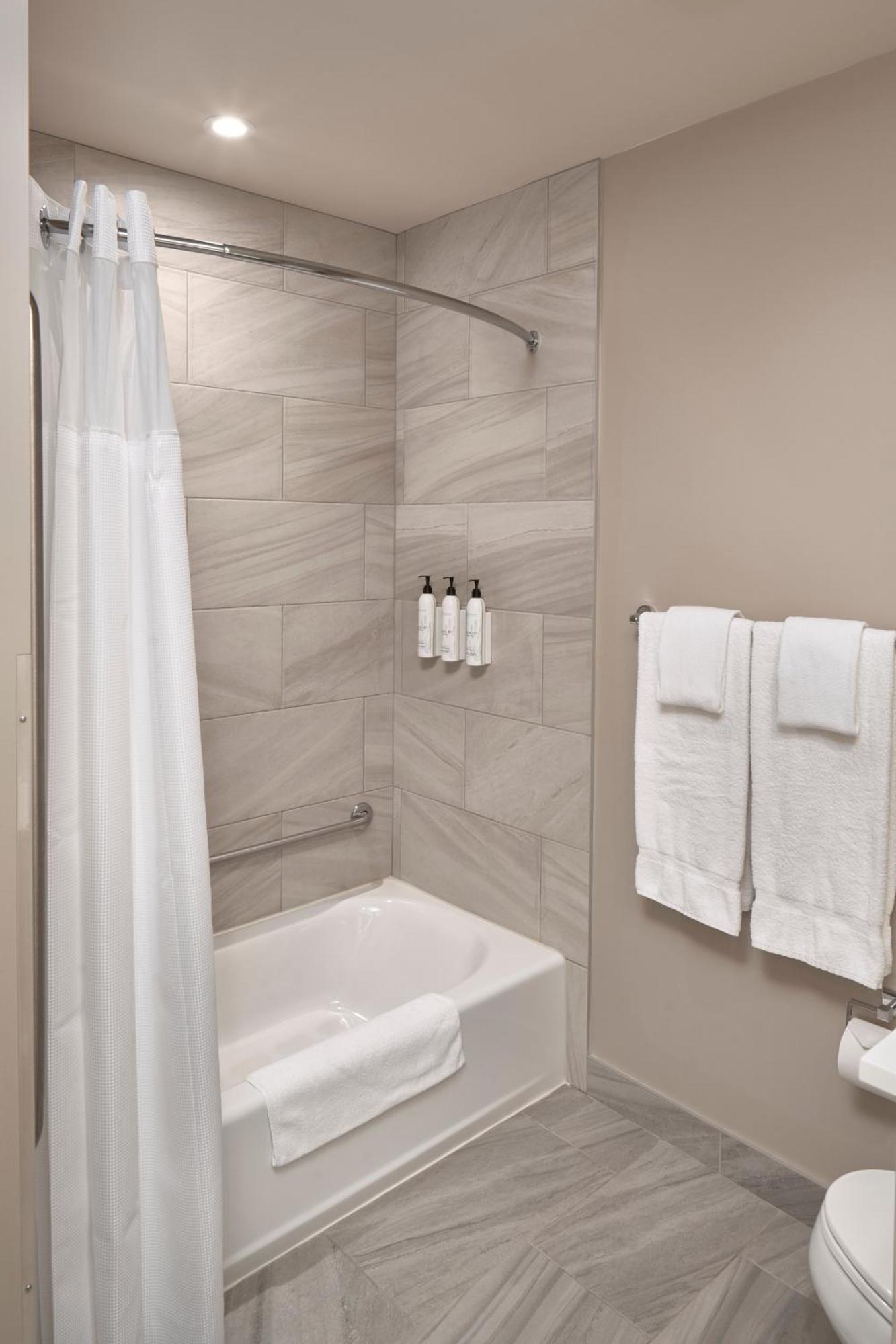 Fairfield Inn & Suites By Marriott Еърдри Екстериор снимка